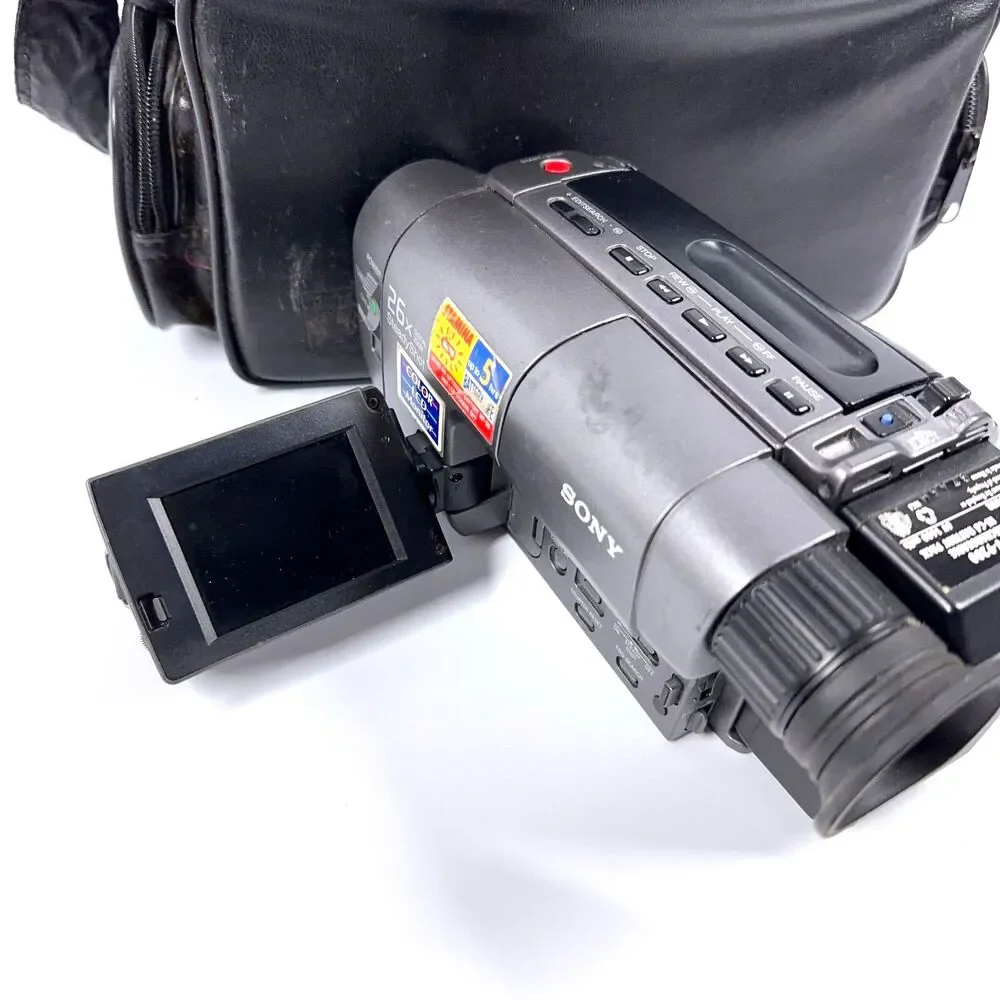 Sony Handycam Vision Video 8 Camcorder CCD-TRV22 Portable - For Parts - UNTESTED